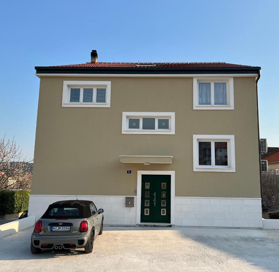 Vila Zrina - Apartmani Trogir Kültér fotó