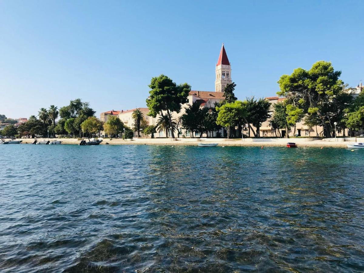 Vila Zrina - Apartmani Trogir Kültér fotó