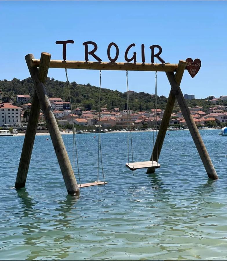 Vila Zrina - Apartmani Trogir Kültér fotó
