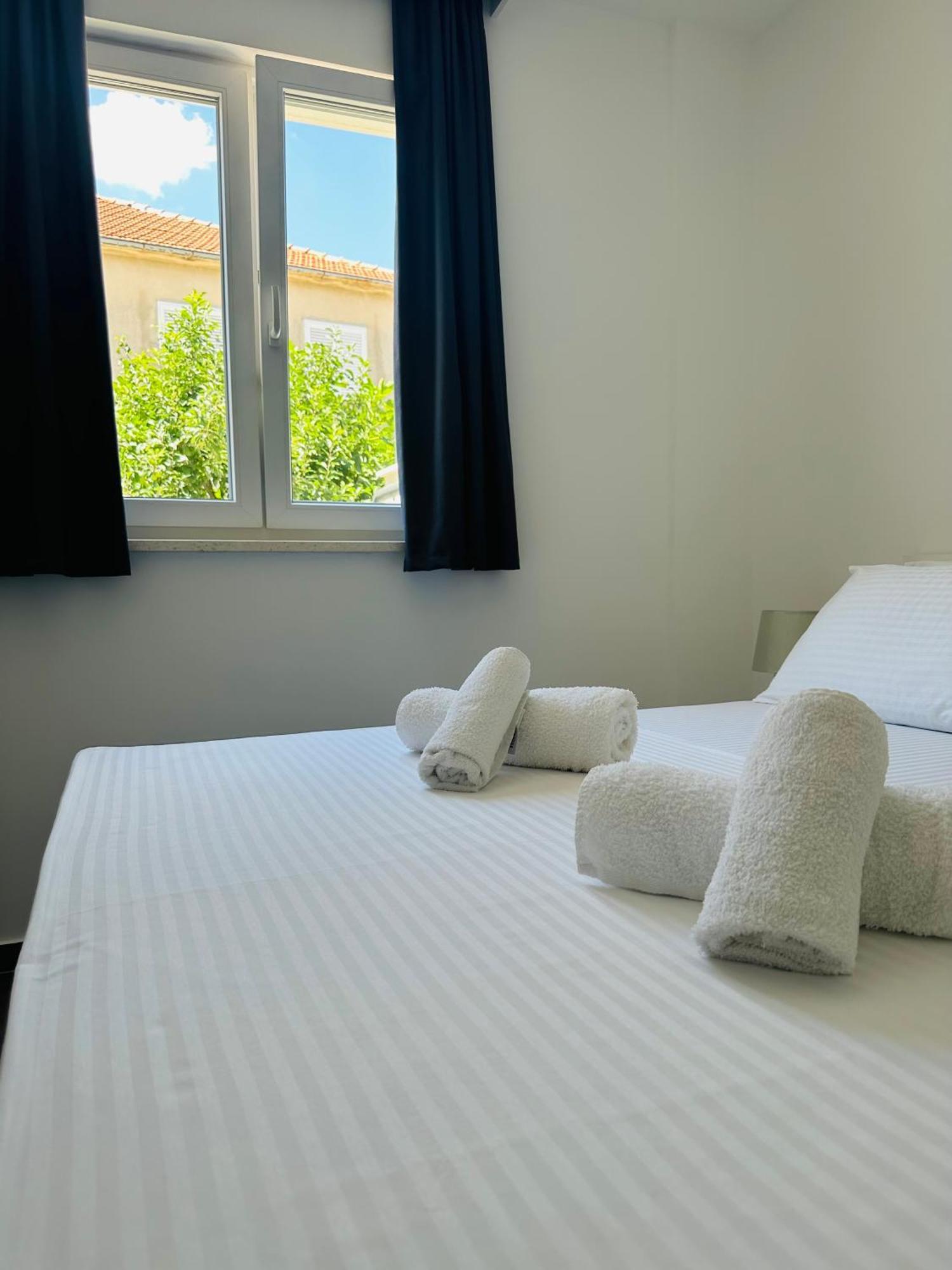 Vila Zrina - Apartmani Trogir Kültér fotó