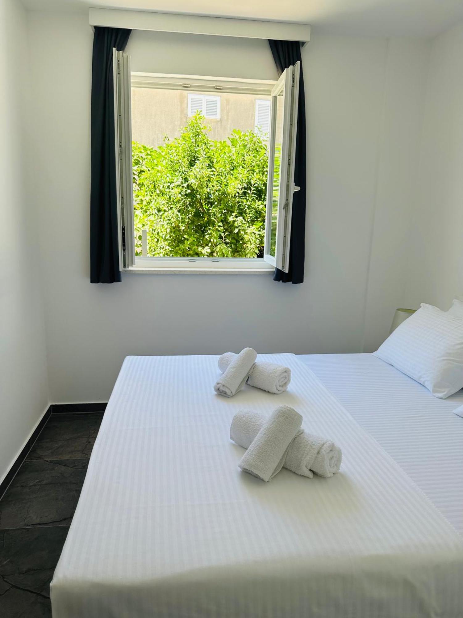 Vila Zrina - Apartmani Trogir Kültér fotó