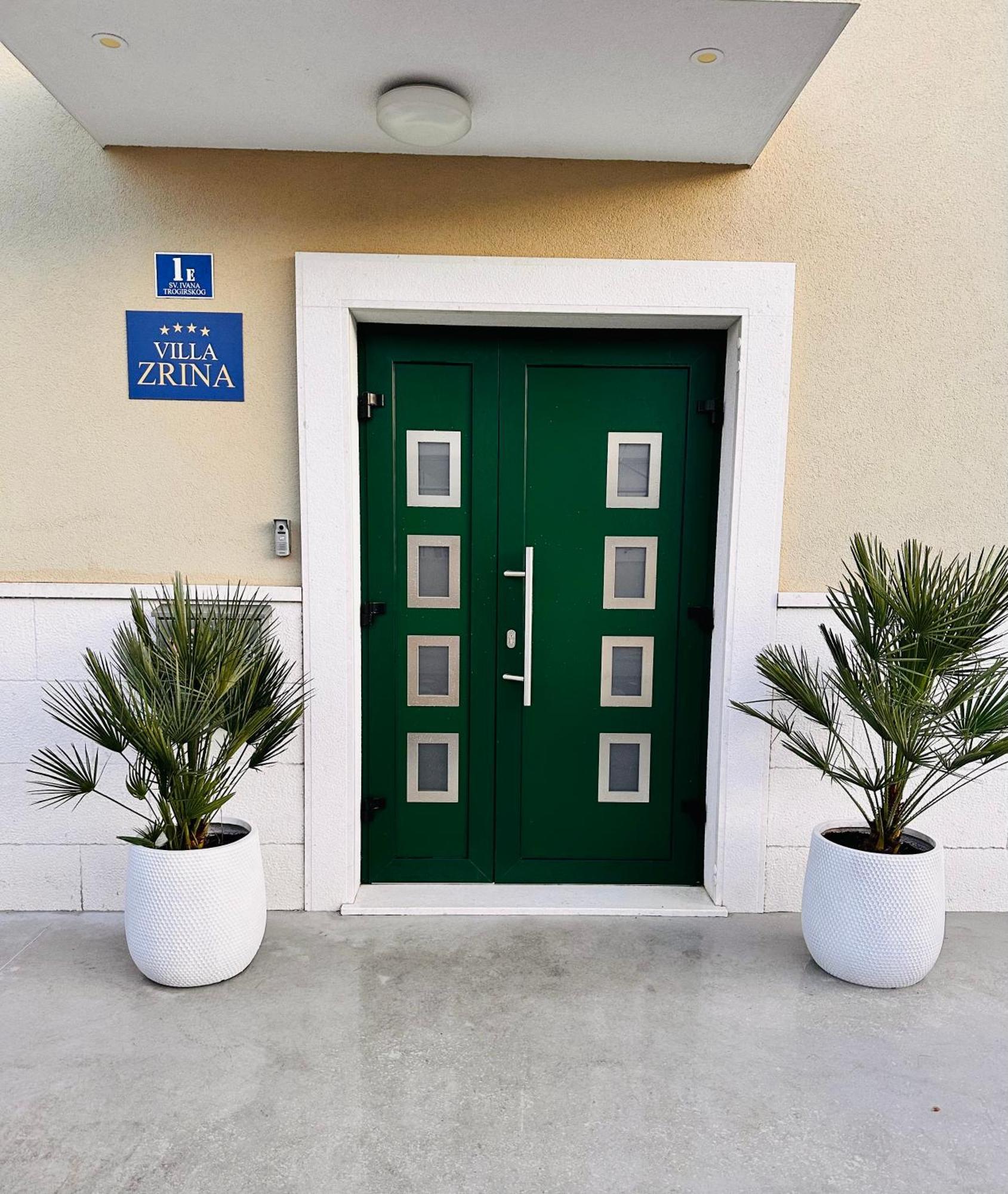 Vila Zrina - Apartmani Trogir Kültér fotó